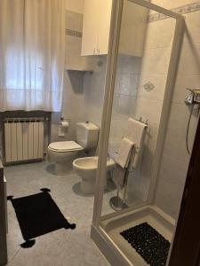 a bathroom with a shower and a toilet and a sink at Casa Debby in Serravalle Scrivia