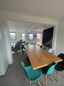 a conference room with a wooden table and chairs at Cabana Lake View in Bălceşti