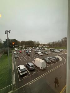 a parking lot with a lot of cars at Location chambre idéal travailleur étudiant Evry 1 personne in Courcouronnes