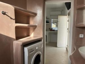 a kitchen with a washer and dryer in a room at AmatoNostro in Mandrakia