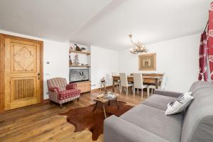a living room with a couch and a table at Maison Carrel Elegant 1 in Breuil-Cervinia