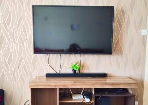 a flat screen tv sitting on top of a table at Westerville Apartments in Kitengela 