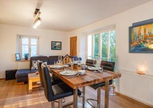 a dining room and living room with a table and chairs at Die Blaue Pause 29 in Weißenstadt
