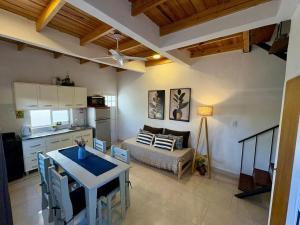 a kitchen and living room with a table and a couch at Dpto Centrico 2 Hab con Split Frío Calor cada Habitación in Mercedes