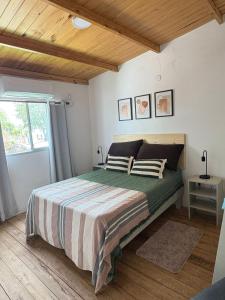 a bedroom with a bed and a window at Dpto Centrico 2 Hab con Split Frío Calor cada Habitación in Mercedes