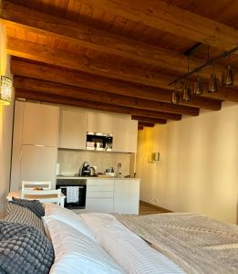 a bedroom with a bed and a kitchen at casa duomo vicenza in Vicenza