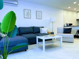 a living room with a couch and a table at Terrazas 532 in San Miguel de Abona