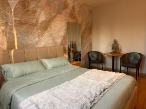 a bedroom with a bed and a table and chairs at Elite in Rovigo