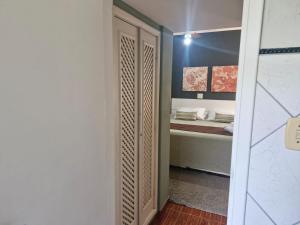a room with a door leading to a bedroom at Hotel Casa Grande Itapira in Itapira +127 photos