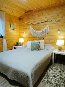 a bedroom with a bed in a wooden wall at Agroturystyka Zagroda Alpaka in Chmielno