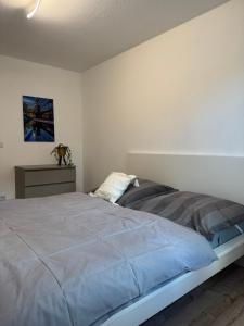 a bedroom with a large bed in a room at Sweet Escape in Bad Pyrmont