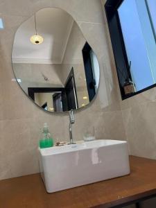 a bathroom with a sink and a mirror at Bom e Barato rede de hotéis in Foz do Iguaçu