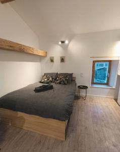 a bedroom with a large bed in a room at Agréable studio privé avec terrasse in Olliergues