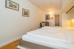 a large white bed in a room at Wiking, App 003 in Westerland