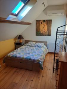 a bedroom with a bed in a room at La Petite Longère in Talcy