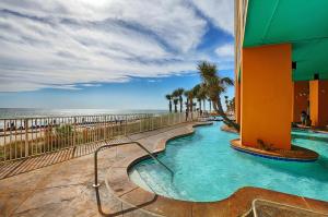 Bazén v ubytovaní Splash Beach Resort by Panhandle Getaways alebo v jeho blízkosti