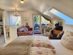 a bedroom with a bed and a living room at Schwarzwald-Ferienwohnungen Begert in Baiersbronn