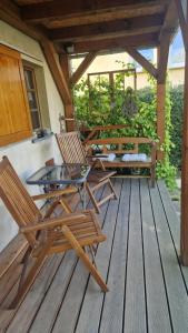 a patio with a table and chairs on a deck at Sethmacher Stube in Bad Gottleuba