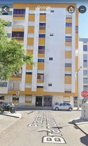 a building with a car parked in front of it at Apartamento Barão in Amora