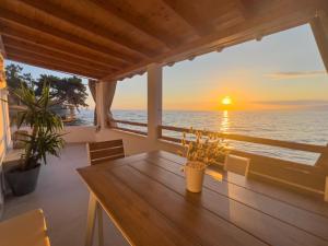 a dining room with a table and a view of the ocean at Lighthouse in Kallirákhi