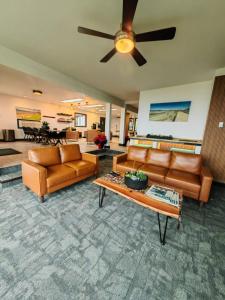 a living room with two couches and a table at Sea Edge Beachside Hotel in Parksville