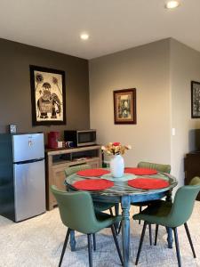 a kitchen and dining room with a table and chairs at Five Oaks Retreat in Salem