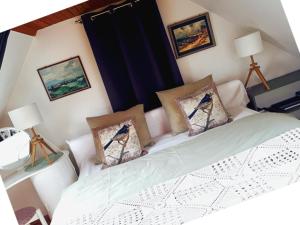 a bedroom with a bed with pillows on it at Altja Villa-privaatne saunaga puhkemaja Lahemaa Rahvuspargis in Altja