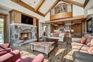 Zona d'estar a Lodge at Vail, A RockResort by Vail Resorts