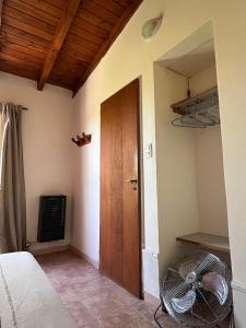 a room with a room with a fan and a door at Departamento de las sierras in Embalse