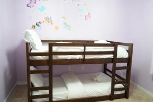 a bunk bed room with two bunk beds in a room at Luxury 5BR Home with Spa Bath in Burlington