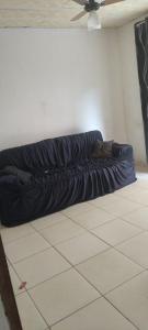 a black bed in a room with a ceiling at Rio das Ostras casa da Praia in Rio das Ostras +3 photos