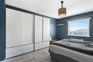 a bedroom with a large bed and a window at Centrum apartment 1 in Ålesund