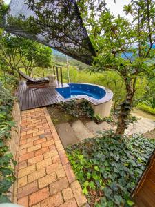 a backyard with a swimming pool and a tree at Glamping Corazón del Molino in Ubaque