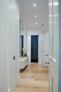 Gallery image of STUNNING Brand New Apartment in London