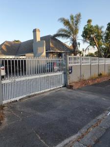 a white picket fence in front of a house at Ludinz Accomodation Self Catering in Avondale
