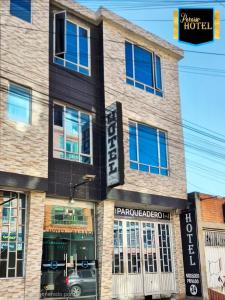a building with a sign that reads private hotel at Paraíso Hotel Ubaté in Ubaté