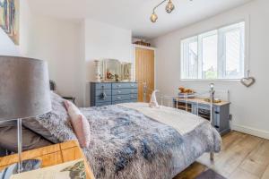 a bedroom with a bed and a desk at 3 Bed in Forden oc-c30173 in Forden