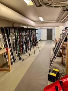 a room with a bunch of skis on a rack at Geilo sentrum for 4 personer in Geilo