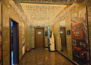 a hallway with a room with a double decker bus at 벨라지오호텔 in Sagog-yŏk