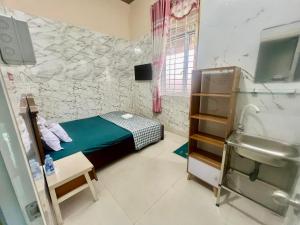 a small room with a bed and a sink at Lamera Homestay & Coffee in Ben Tre +7 photos