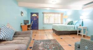 a living room with a couch and a bed at Great cozy place near Malecón in La Paz
