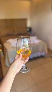 a person holding up a glass of wine at Sol del Valle in Mina Clavero