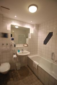 Ένα μπάνιο στο Hotel Berghof +24 φωτογραφίες