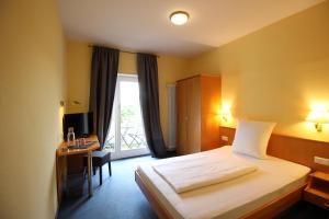 Ένα ή περισσότερα κρεβάτια σε δωμάτιο στο Hotel Berghof