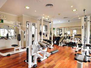 a gym with a lot of treadmills and machines at Windsor Hotel in Córdoba