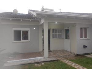 a white house with a patio in front of it at Casa aconchegante e completa em Osório - Ótima localização in Osório