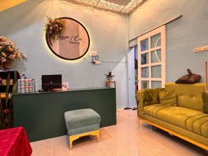 a waiting room with a couch and a counter at Cio Adventure Hotel in Berastagi