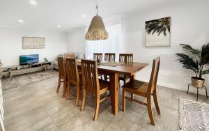 a dining room with a wooden table and chairs at Oak Flats Escape in Oak Flats