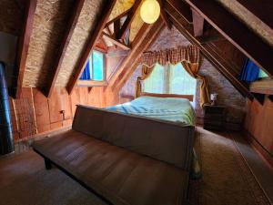 a bedroom with a bed in a attic at Brisas del llaima in Melipeuco
