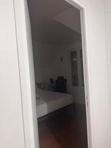 a bedroom with a bed and a chair in a room at Nineja in Fontenay-sous-Bois